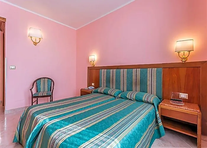 Raeli Siracusa Otel 3*