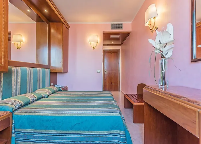 Raeli Siracusa Otel 3*