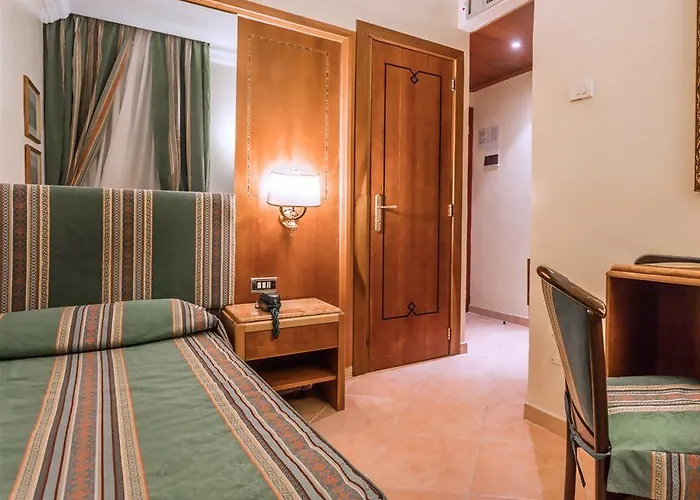 Raeli Siracusa Otel Roma