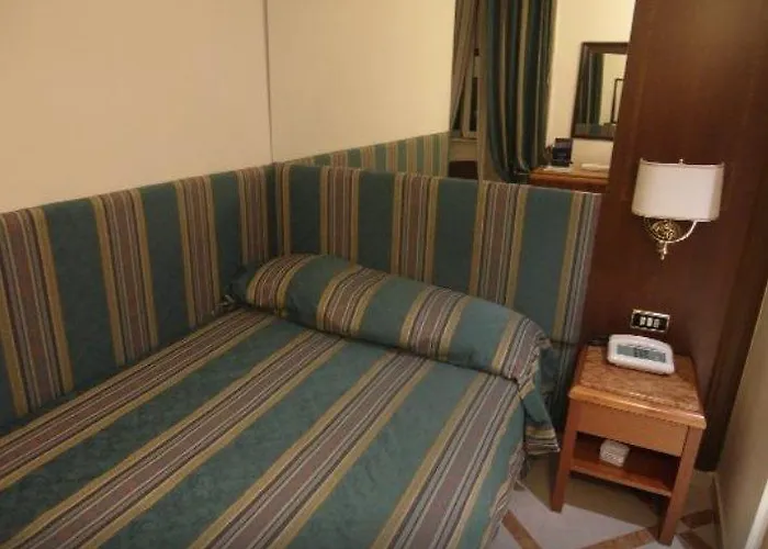 Raeli Siracusa Otel Roma