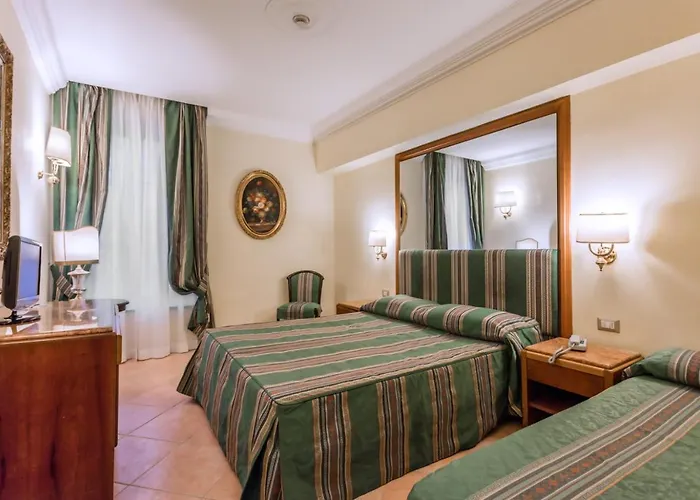 Raeli Siracusa Otel 3*